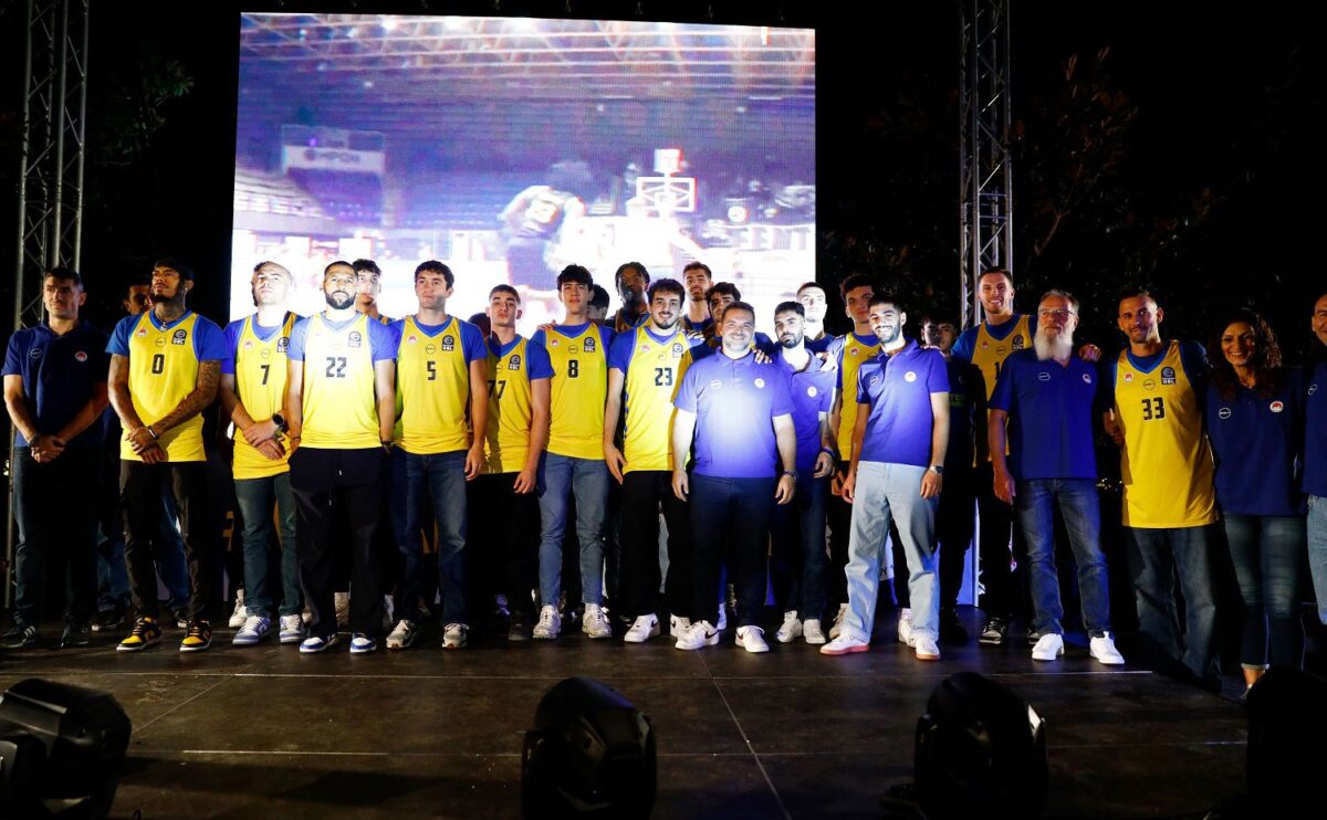 Παρουσιάστηκε το Περιστέρι σε μια κατάμεστη Πλατεία Δημαρχείου (pic)