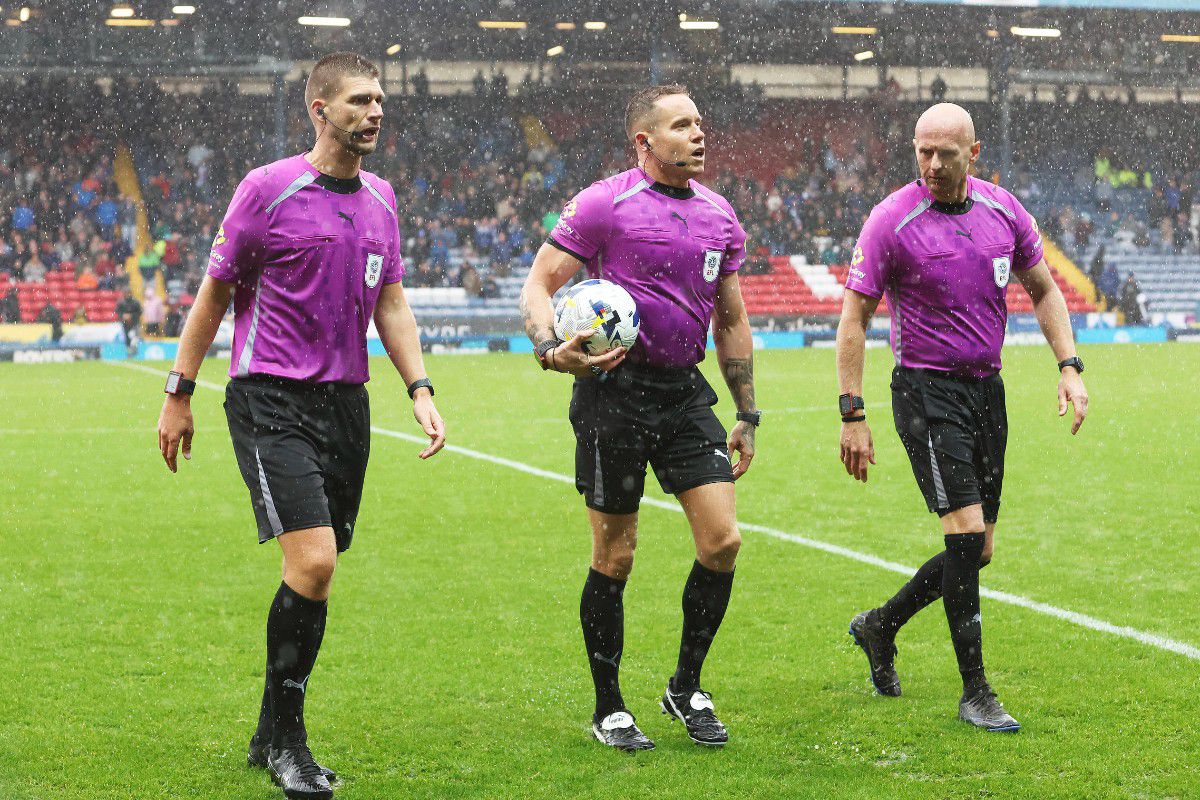 Αναβλήθηκε το Μπλάκμπερν – Ίπσουιτς  γιατί το γήπεδο πλημμύρησε από τη βροχή