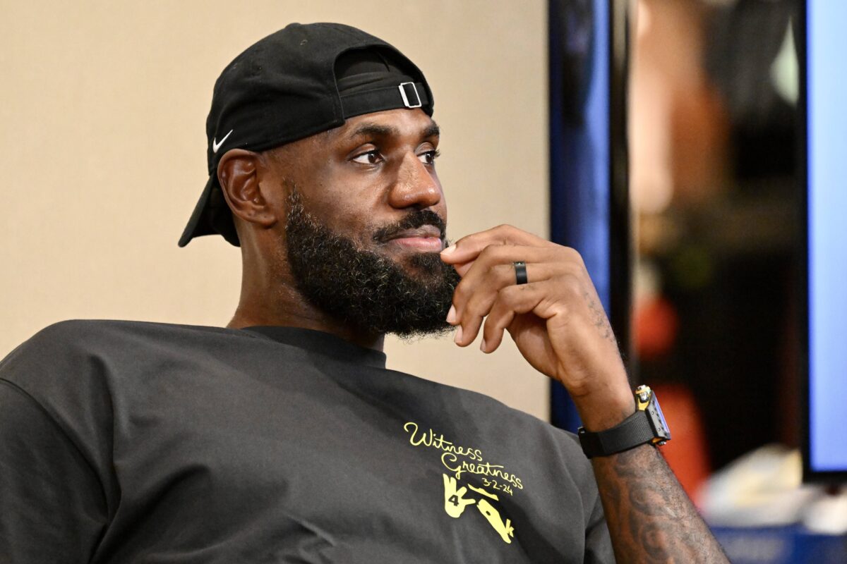 «Ο Λεμπρόν έχει συνδεθεί με το ενδεχόμενο να αγωνιστεί σε άλλα πρωταθλήματα, όπως η Euroleague»