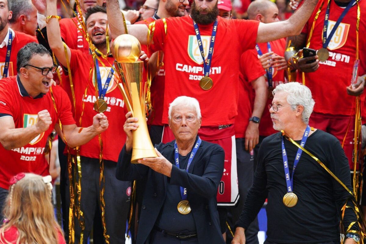 Tα συλλυπητήρια του Ολυμπιακού στην Αρμάνι Μιλάνο