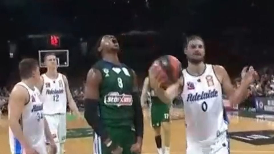 Παναθηναϊκός – ADELAIDE 36ERS | Παλικαρίσιο καλάθι και κερδισμένο φάουλ από τον Χολμς – Έξαλλος πανηγυρισμός