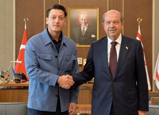 Προκλητικός Οζίλ: «Να αρθούν τα αθλητικά εμπάργκο κατά των Τουρκοκυπρίων»