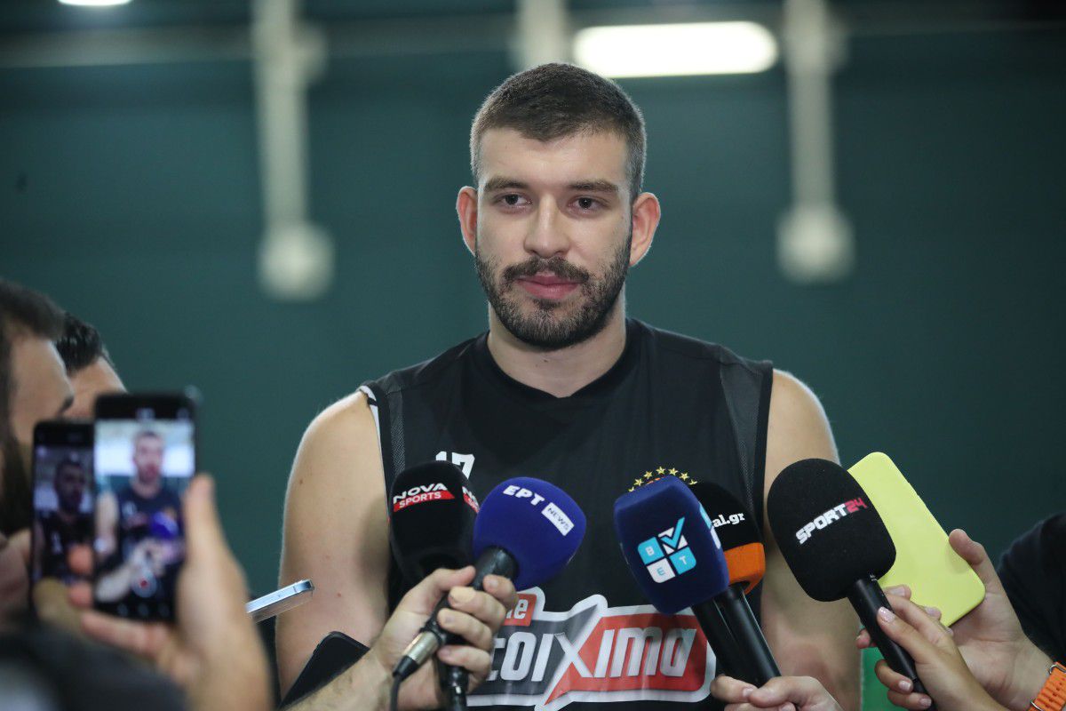 Ρογκαβόπουλος: «Περήφανος που βρίσκομαι εδώ – Να κατακτήσουμε τρόπαια» (vid)