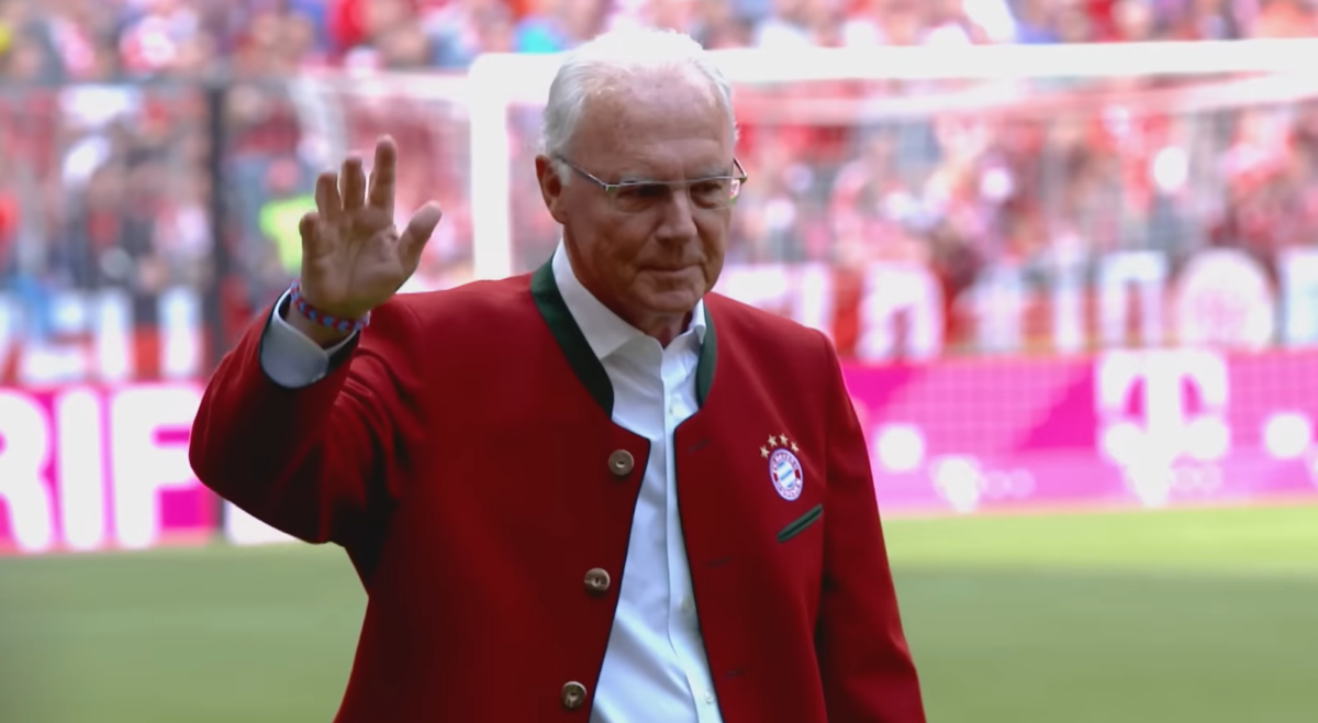 Αποκαλυπτήρια για το άγαλμα του Φραντς Μπεκενμπάουερ έξω από την Allianz Arena