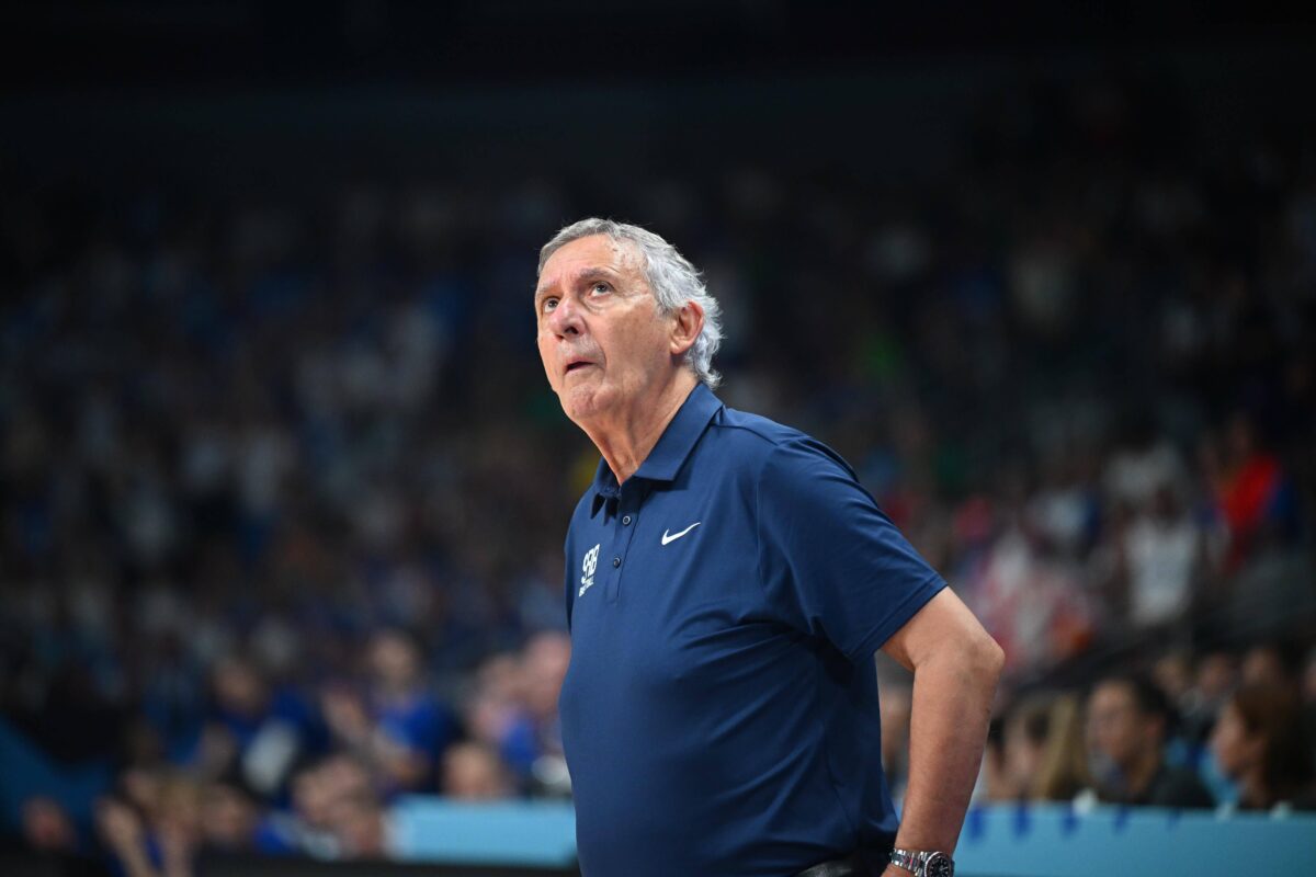 Η σερβική ομοσπονδία μπάσκετ αρνείται ότι έχει αποχωρήσει από την ομάδα ο Σβέτισλαβ Πέσιτς