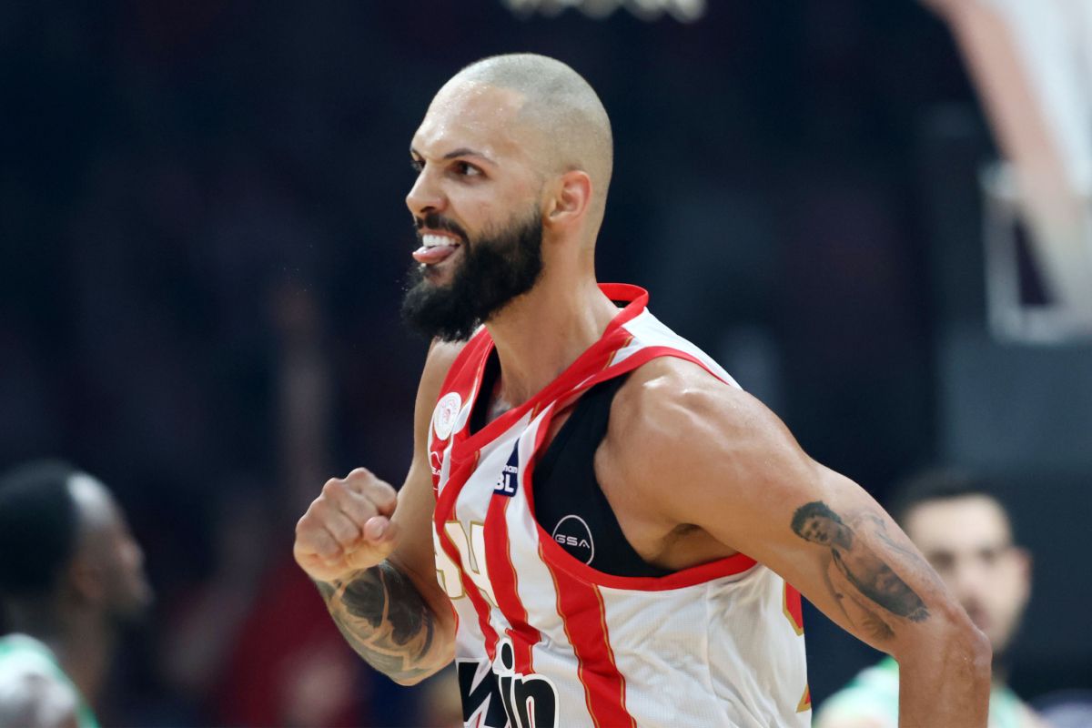 Ο Φουρνιέ πανηγύρισε με… γαλλικά το μεγάλο διπλό του Ολυμπιακού επί της Μακάμπι