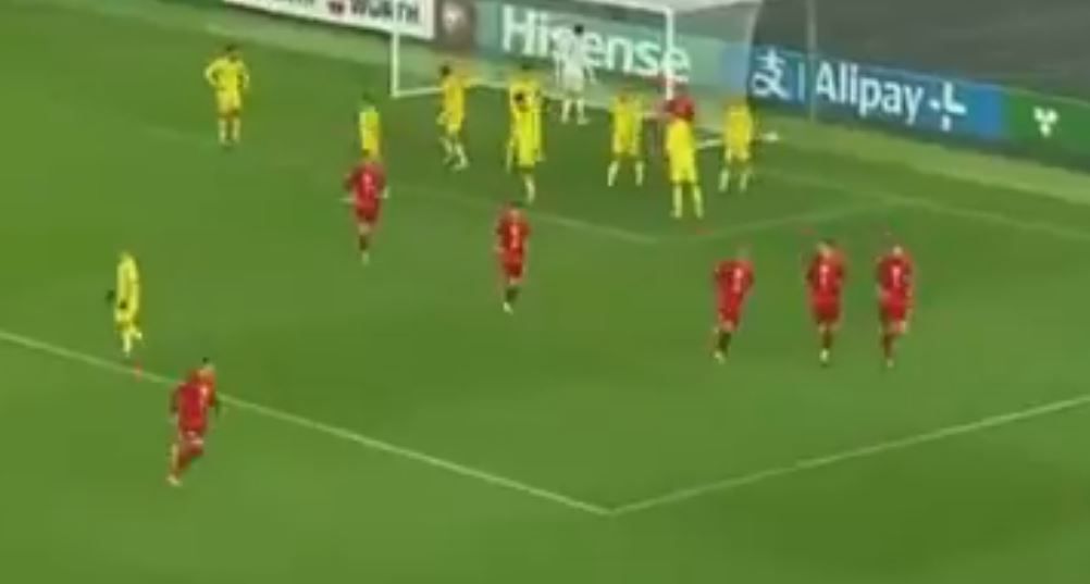 Απίθανο γκολ του Σιμάνσκι με απευθείας εκτέλεση κόρνερ (vid)