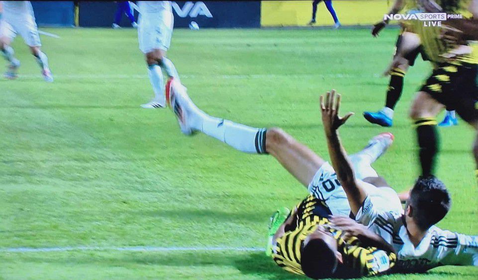 Βαρούχας: «Φάουλ το πέναλτι που ζητάει ο Παναθηναϊκός, έπρεπε να δει κόκκινη ο Σιπιόνι»