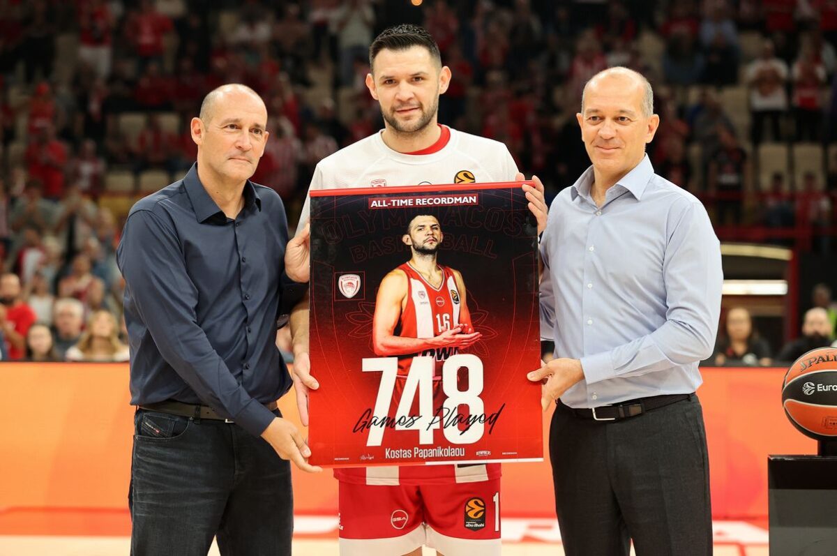 Αποθέωση για Παπανικολάου στο ΣΕΦ – Τον τίμησαν οι Αγγελόπουλοι (vid)