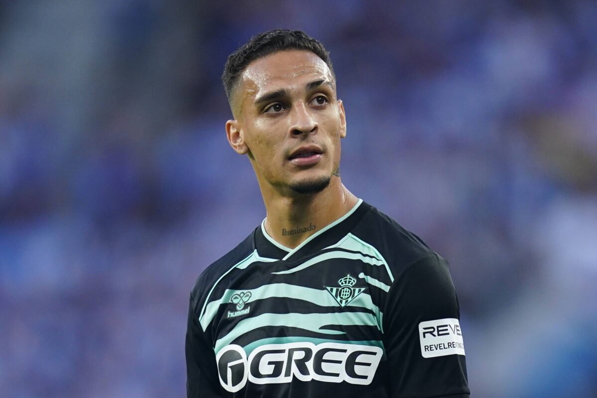 Ο Άντονι επιβεβαίωσε το ενδιαφέρον αρκετών συλλόγων που τον προσέγγισαν το περασμένο καλοκαίρι