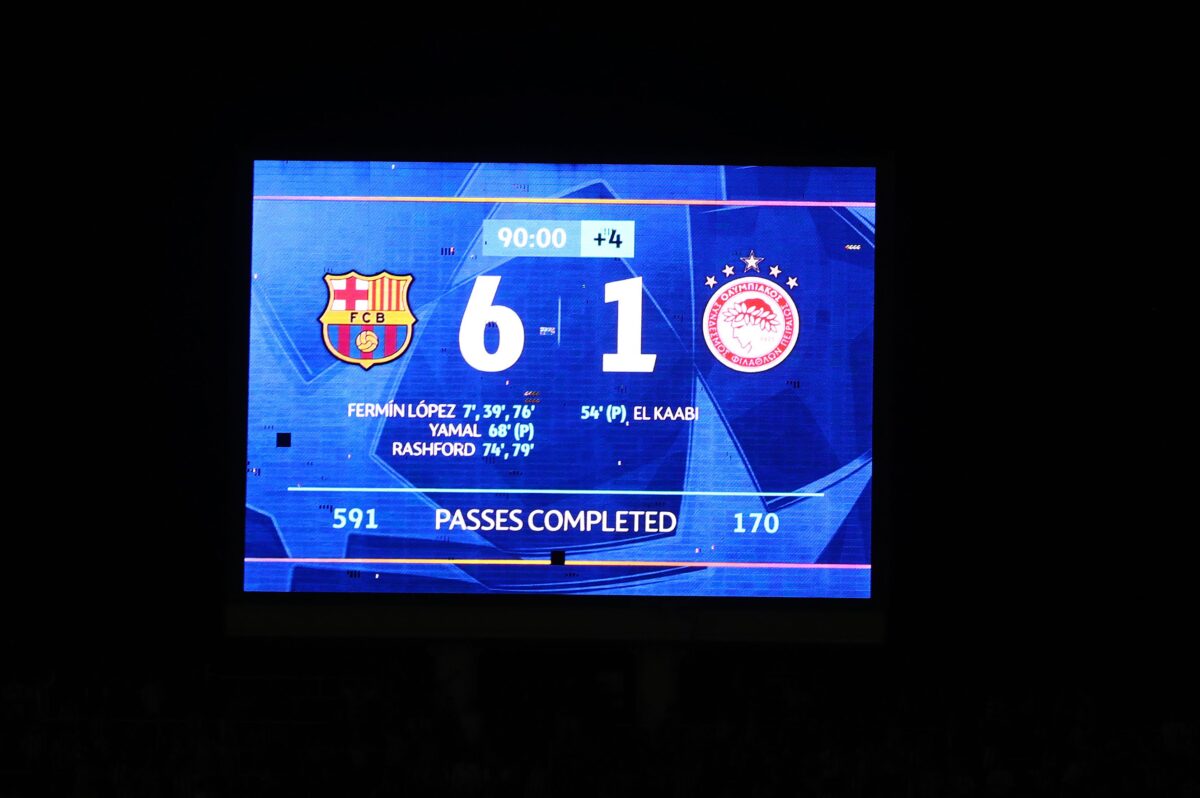 Τα επτά γκολ και η άδικη αποβολή του Έσε στο Μπαρτσελόνα-Ολυμπιακός 6-1