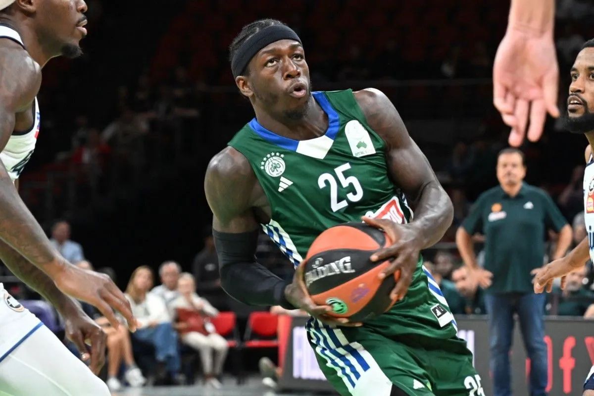 Με λάμψη Ναν, Χολμς και Ρογκαβόπουλου υπέταξε και τους Αυστραλούς