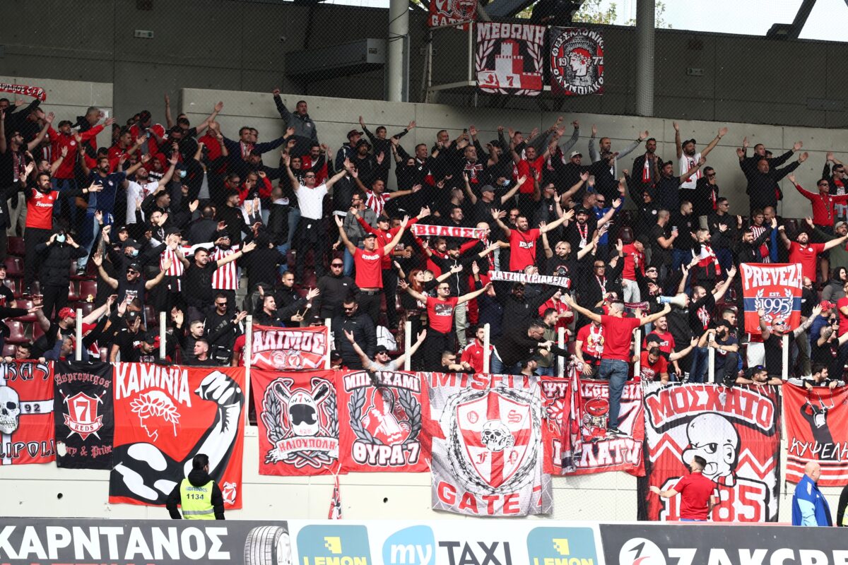 Οι οπαδοί του Ολυμπιακού στην AEL FC Arena (gallery)