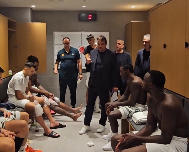 Τα εύσημα του Εργκίν Αταμάν προς τους παίκτες του μετά το σπουδαίο διπλό επί της Εφές (vid)