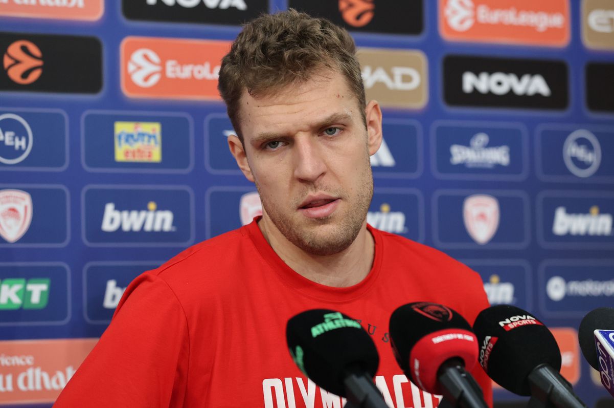 Η αποστομωτική απάντηση του Βεζένκοφ για τους τραυματισμούς στον Ολυμπιακό