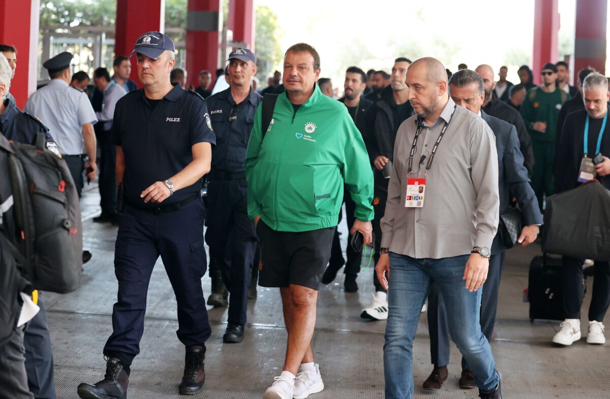 Η άφιξη του Παναθηναϊκού στο ΣΕΦ για το ντέρμπι με τον Ολυμπιακό (vid)