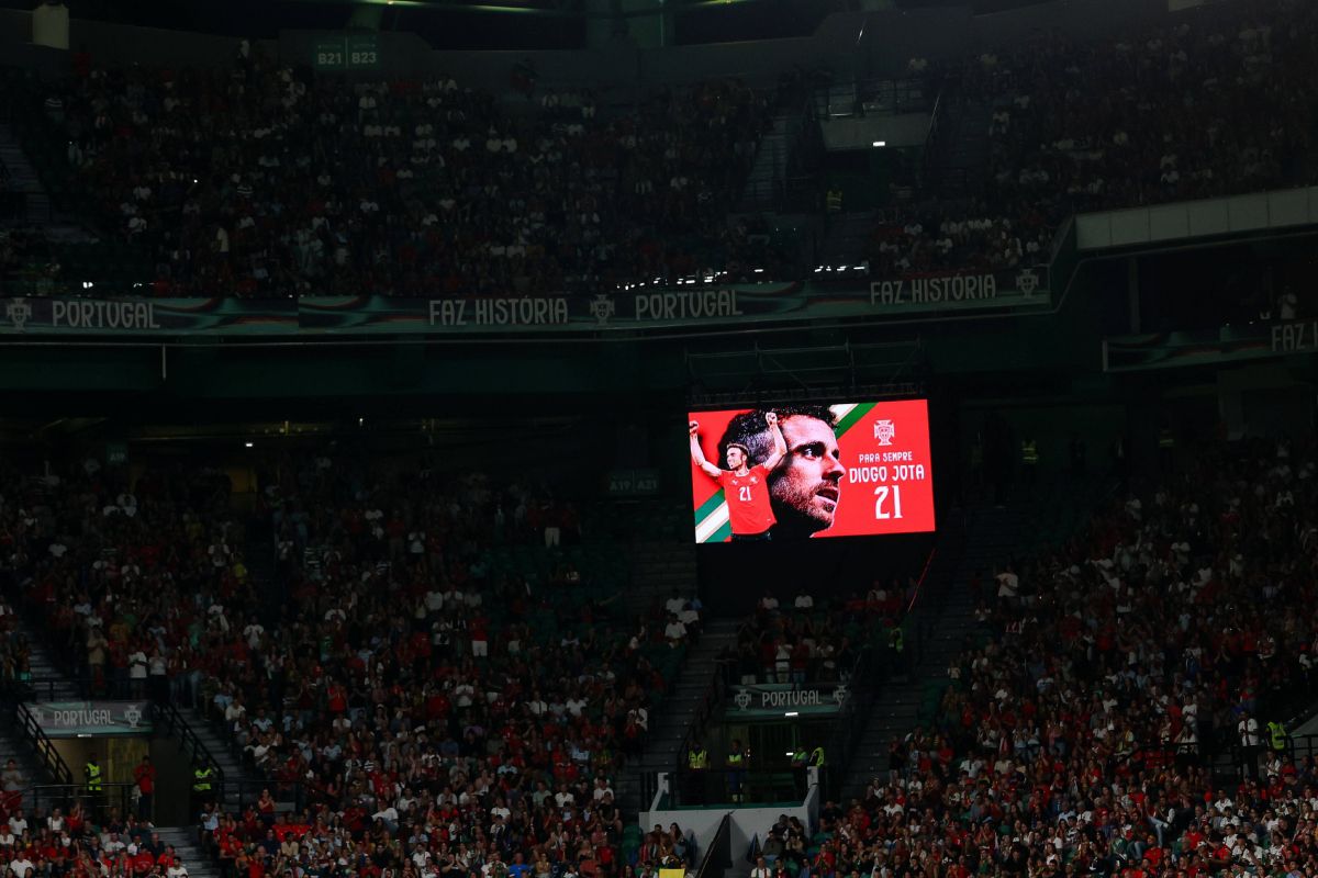 Δεν θα ξεχαστεί ποτέ ο Ζότα: Καθολικό standing ovation στη μνήμη του στο 21ο λεπτό του Πορτογαλία – Ιρλανδία (vid)