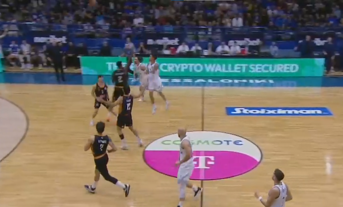 Το buzzer beater του Φόστερ σχεδόν από το κέντρο του γηπεδου (vid)