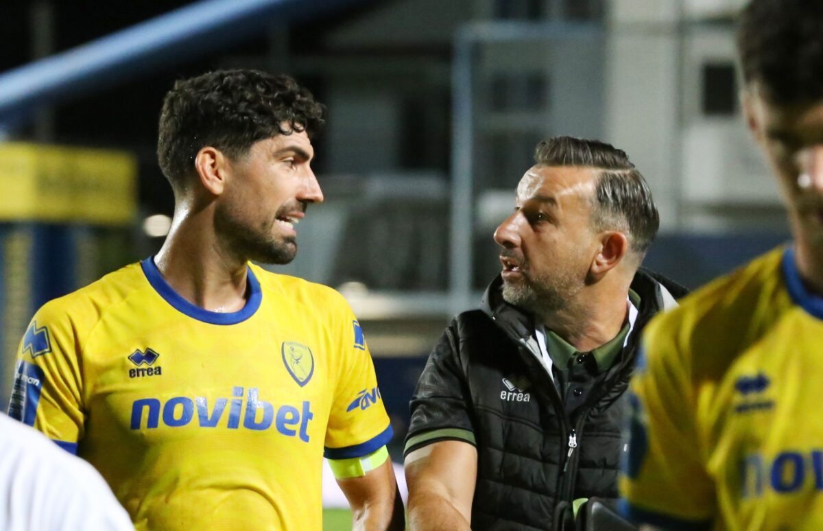 Ένταση, επεισόδια και αποβολή του Ανδρούτσου (vid)