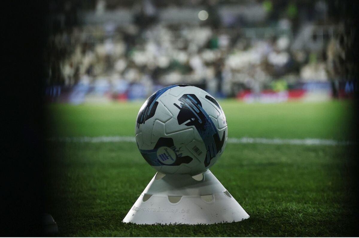 Σοκ στην Πάτρα: Πατέρας υπέστη έμφραγμα προσπαθώντας να σώσει το παιδί του από επεισόδια σε γήπεδο