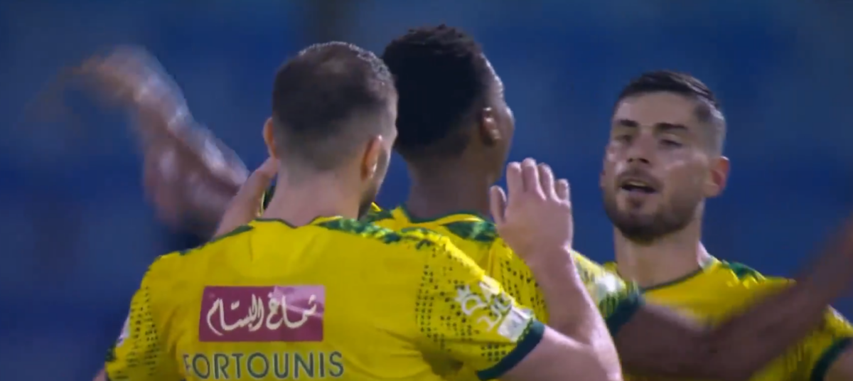 Φορτούνης με δύο ασίστ και Μασούρας με ένα γκολ οδήγησαν την Αλ Καλίτζ σε «τεσσάρα» (vids)