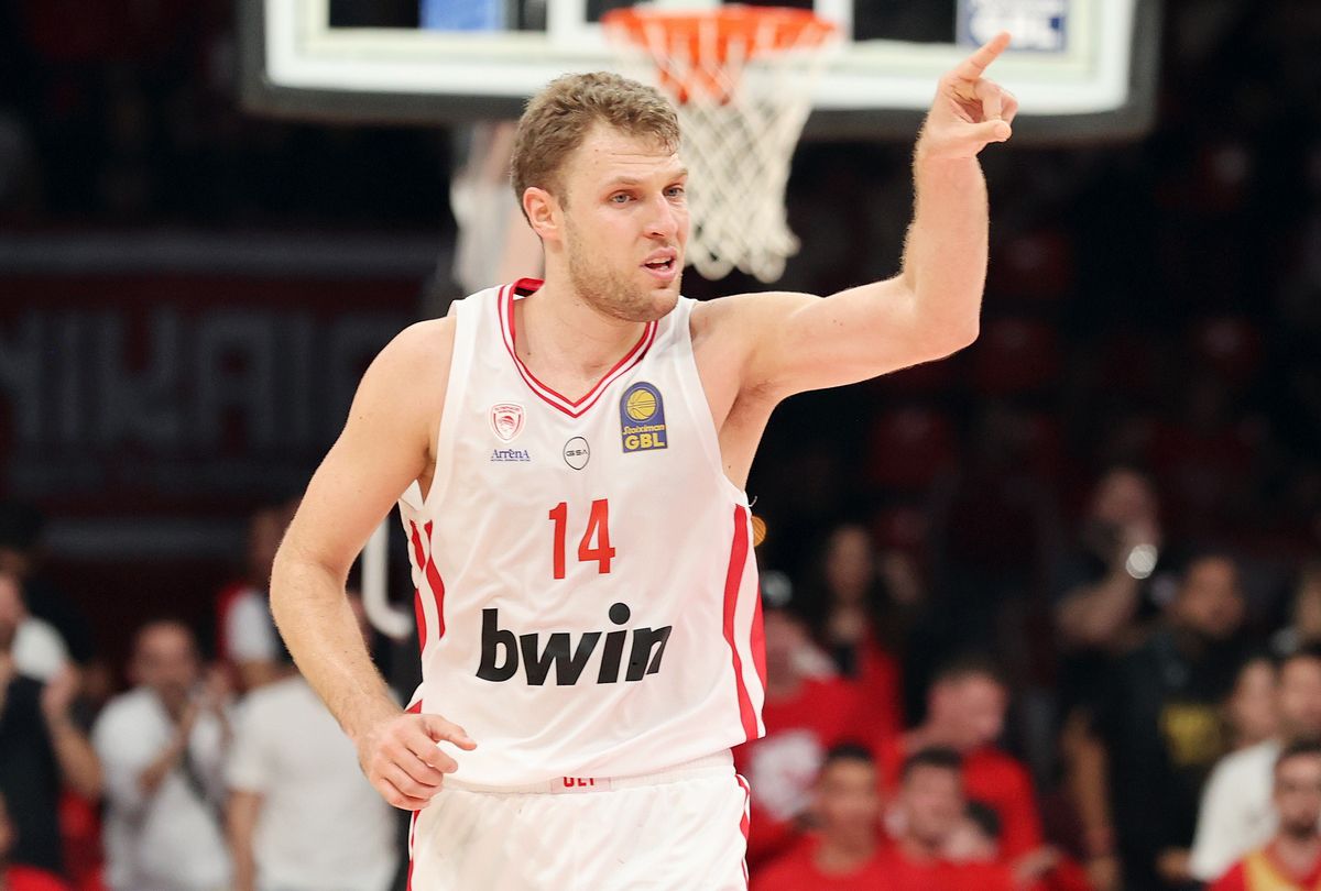 Η «καυτή» ατάκα του Βεζένκοφ για την άμυνα με αποδέκτη τους προπονητές