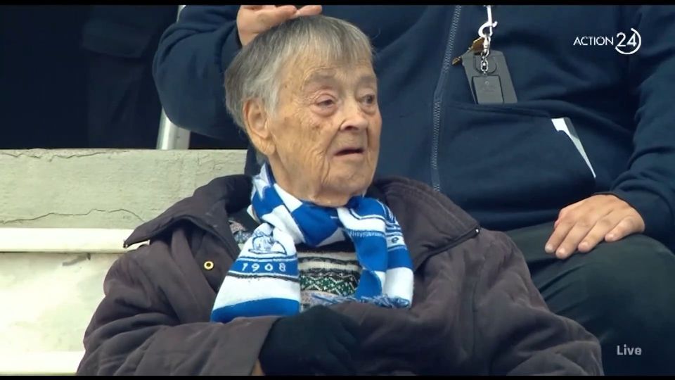 Η κυρία Χάιδω στο Ηρακλής-ΠΑΟΚ Β’ – Ποια είναι η φίλαθλος σύμβολο του Γηραιού (vid)