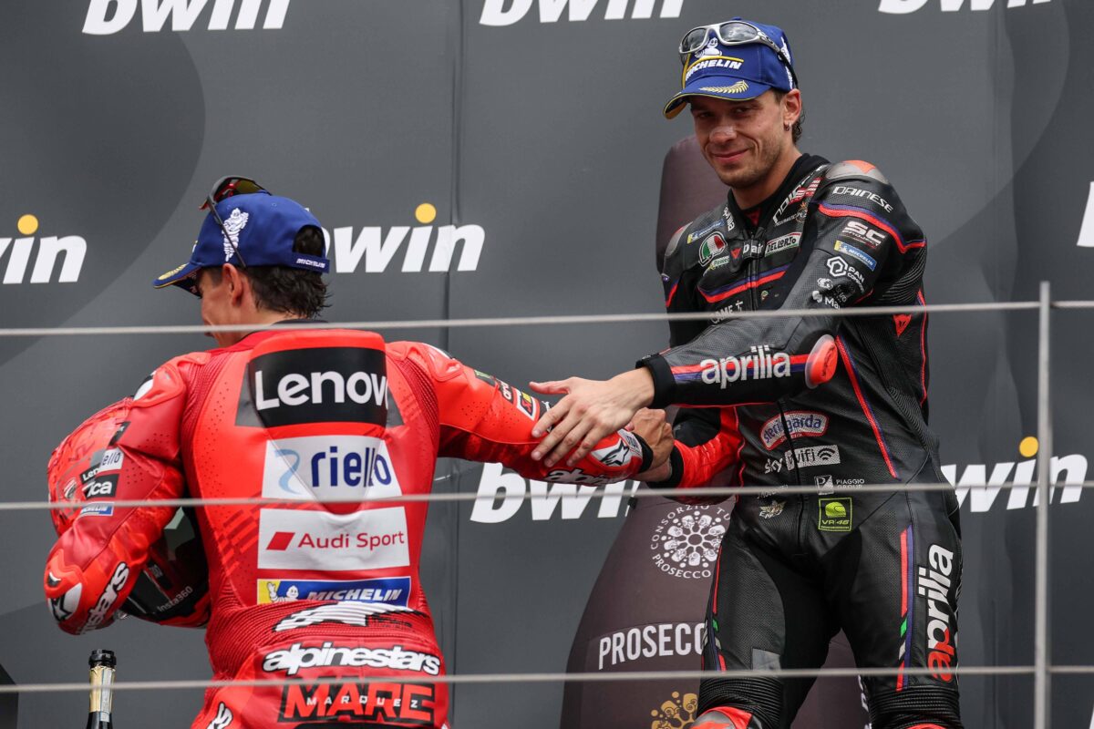 Μαρκ Μάρκεθ: «Σας παρακαλώ, μην κρατάτε κακία στον Μπετζέκι, κανείς δεν το κάνει επίτηδες»