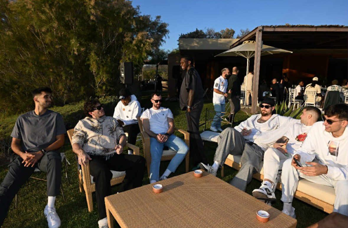 Ο Δημήτρης Γιαννακόπουλος έκανε το τραπέζι στην ομάδα του Παναθηναϊκού παραμονή του ντέρμπι στο ΣΕΦ (pics)