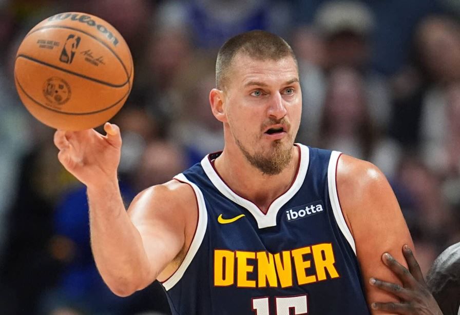 Με Γιόκιτς να «οργιάζει», οι Νάγκετς λύγισαν τους Κινγκς