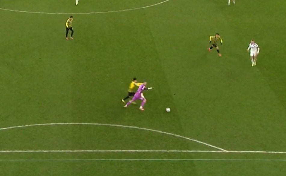 Απίστευτη «γκάφα» από τον Κοτάρσκι που έφερε το γκολ της Καϊράτ (vid)