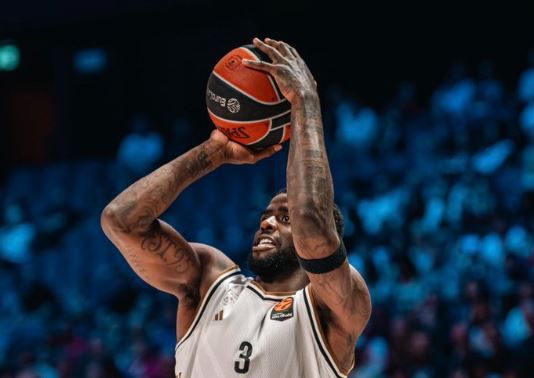 Σοβαρό πλήγμα για την Ντουμπάι: H ανακοίνωση του συλλόγου για τον τραυματισμού του Μπέικον