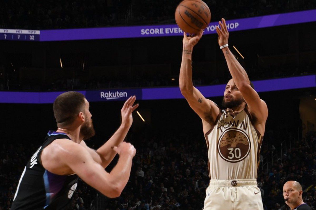 Με ηγέτη τον εκπληκτικό Κάρι, οι Ουόριορς νίκησαν τους Τζαζ