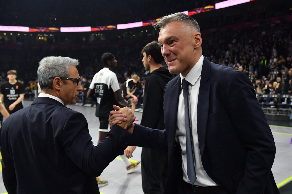 O Γιασικεβίτσιους εξήγησε γιατί οι φίλαθλοι της Παρτίζαν τον αγαπούν ενώ του Ερυθρού Αστέρα τον αποδοκιμάζουν