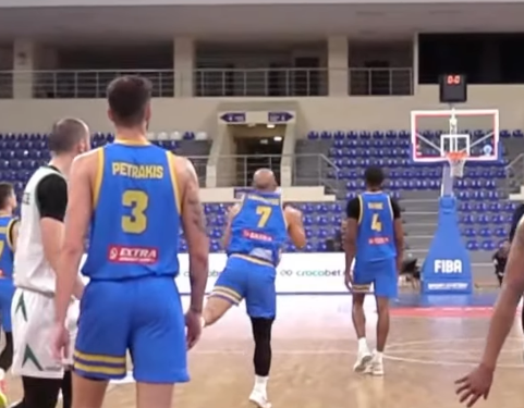 Απίστευτο καλάθι από τον Μουράτο – Σκόραρε με τρίποντο από τη μία άκρη του γηπέδου στην άλλη! (vid)