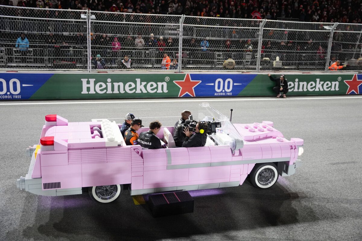 Η ροζ Cadillac με 400.000 Lego