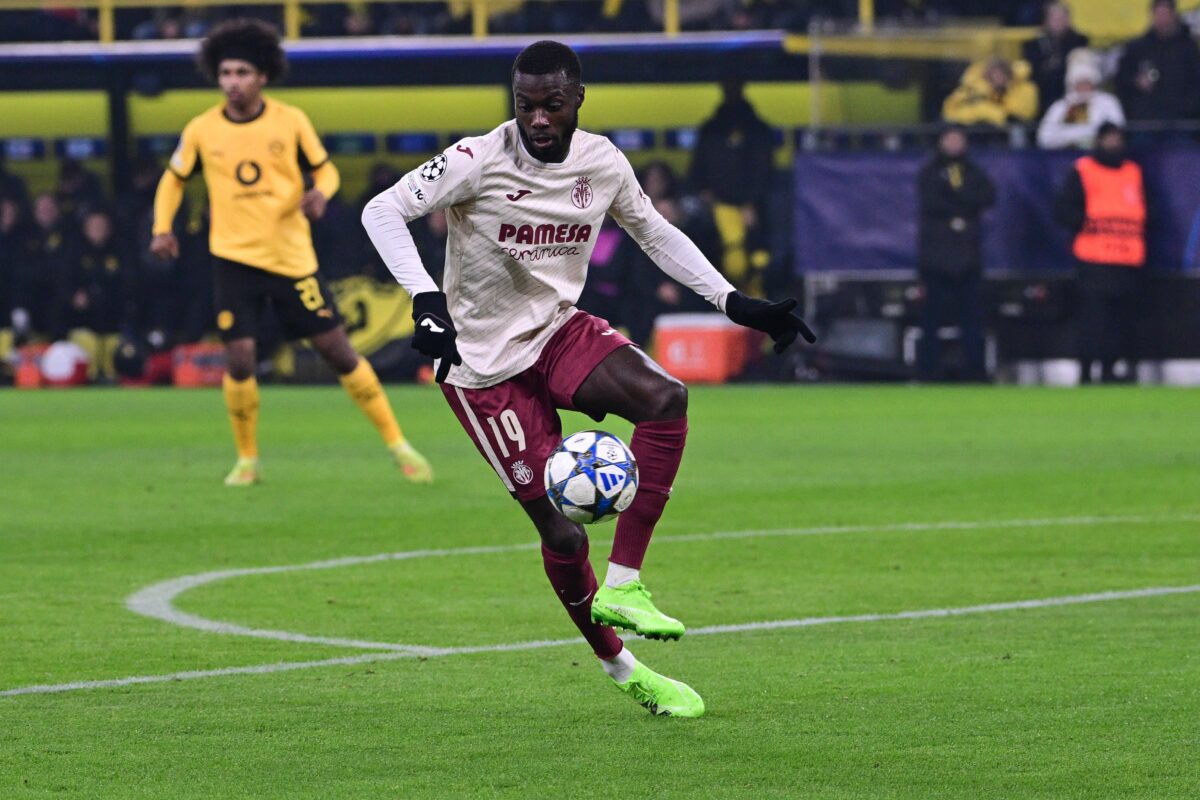 Πρώην super star της Άρσεναλ παντρεύεται πρωταγωνίστρια ερωτικών ταινιών