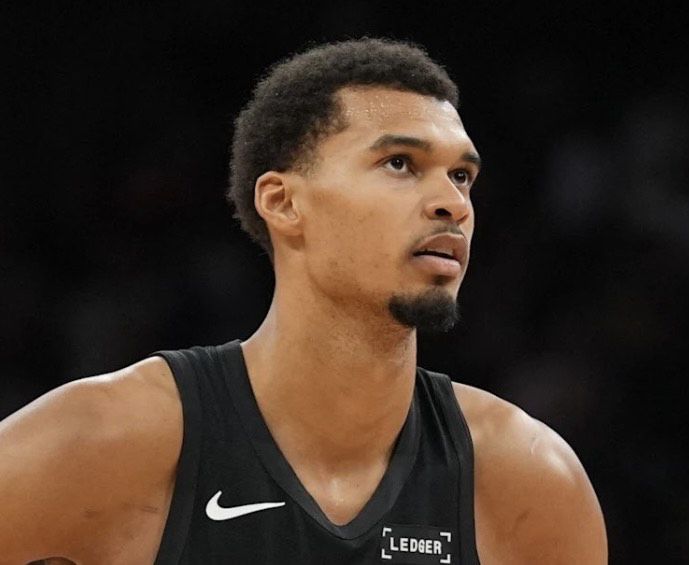 Πλήγμα στους Σπερς: Yπέστη θλάση ο Γουεμπανιάμα – Το διάστημα που μένει εκτός