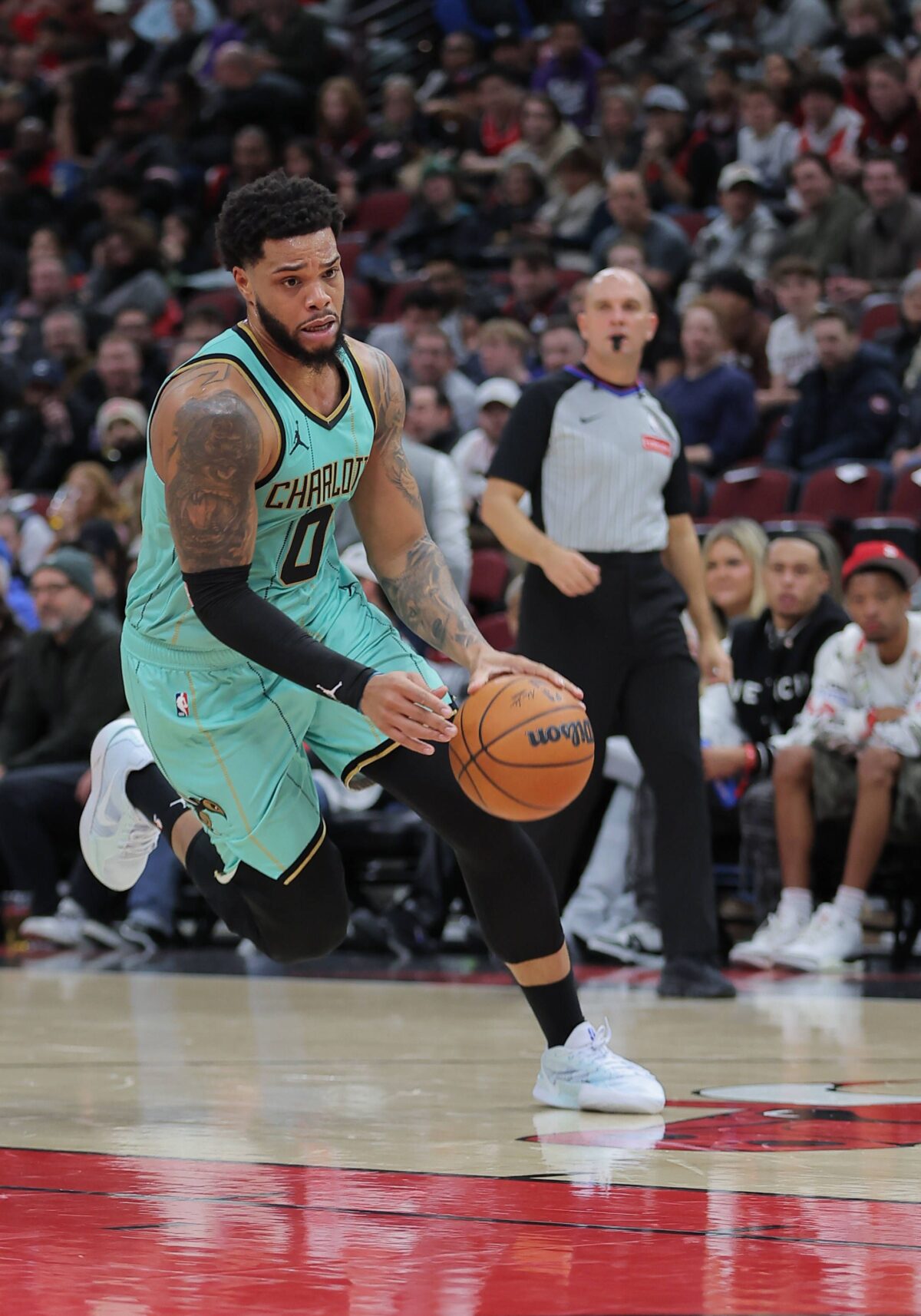 Εύκολη νίκη για τους Χόρνετς επί των Τζαζ