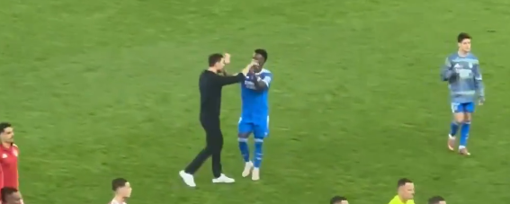 Η αγκαλιά των Αλονσο-Βινίσιους μετά το 4-3 της Ρεάλ Μαδρίτης επί του Ολυμπιακού που… λέει πολλά (vid)