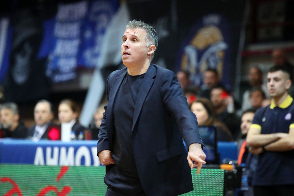 Ο προπονητής του Λαυρίου, Κώστας Μέξας