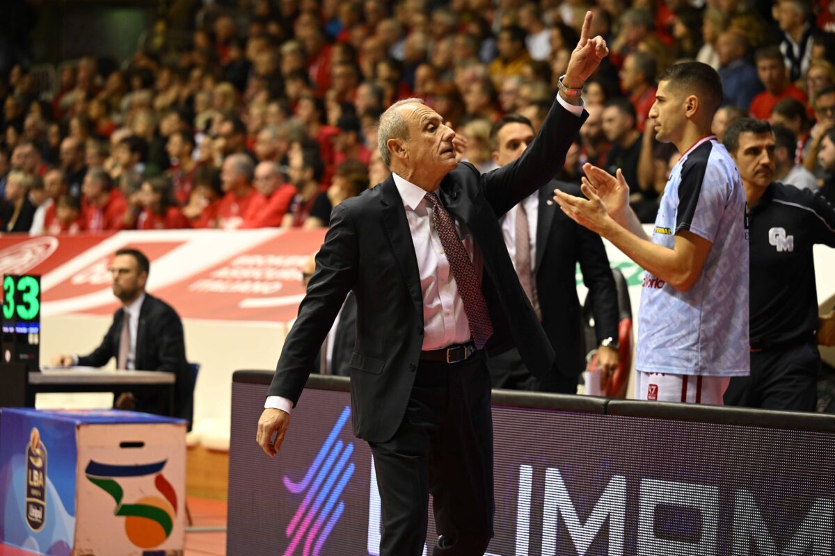 Επίσημα τέλος από τον πάγκο της Αρμάνι ο Μεσίνα – Ο νέος του ρόλος και ο… Ποέτα