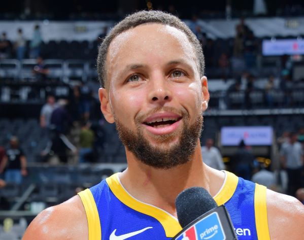 Ο Στεφ Κάρι έγραψε ξανά ιστορία: Μόνο ο Μάικλ Τζόρνταν το είχε καταφέρει!