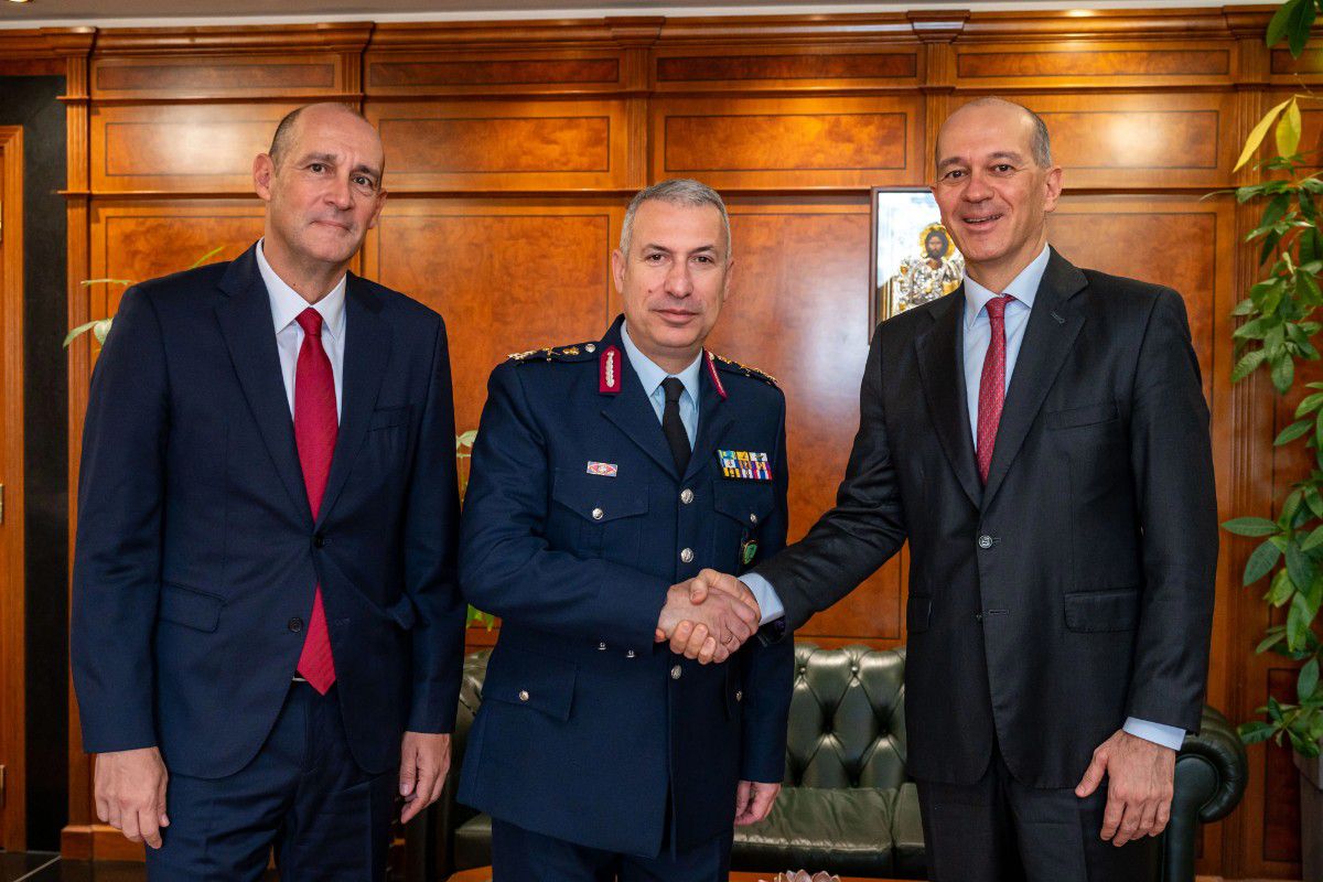 Συνάντηση των Αγγελόπουλων με τον αρχηγό της Ελληνικής Αστυνομίας – Η δωρεά που κάνανε