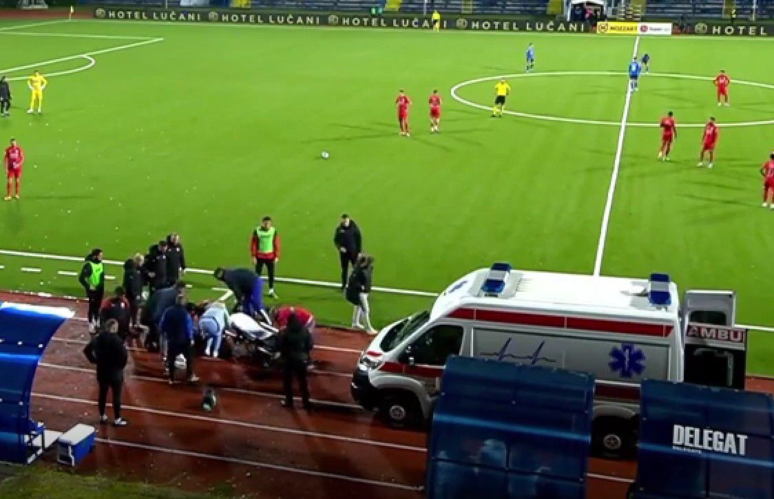 Σοκ στη Σερβία: Προπονητής πέθανε την ώρα του αγώνα – Έκλαιγαν οι παίκτες στο γήπεδο (vid)