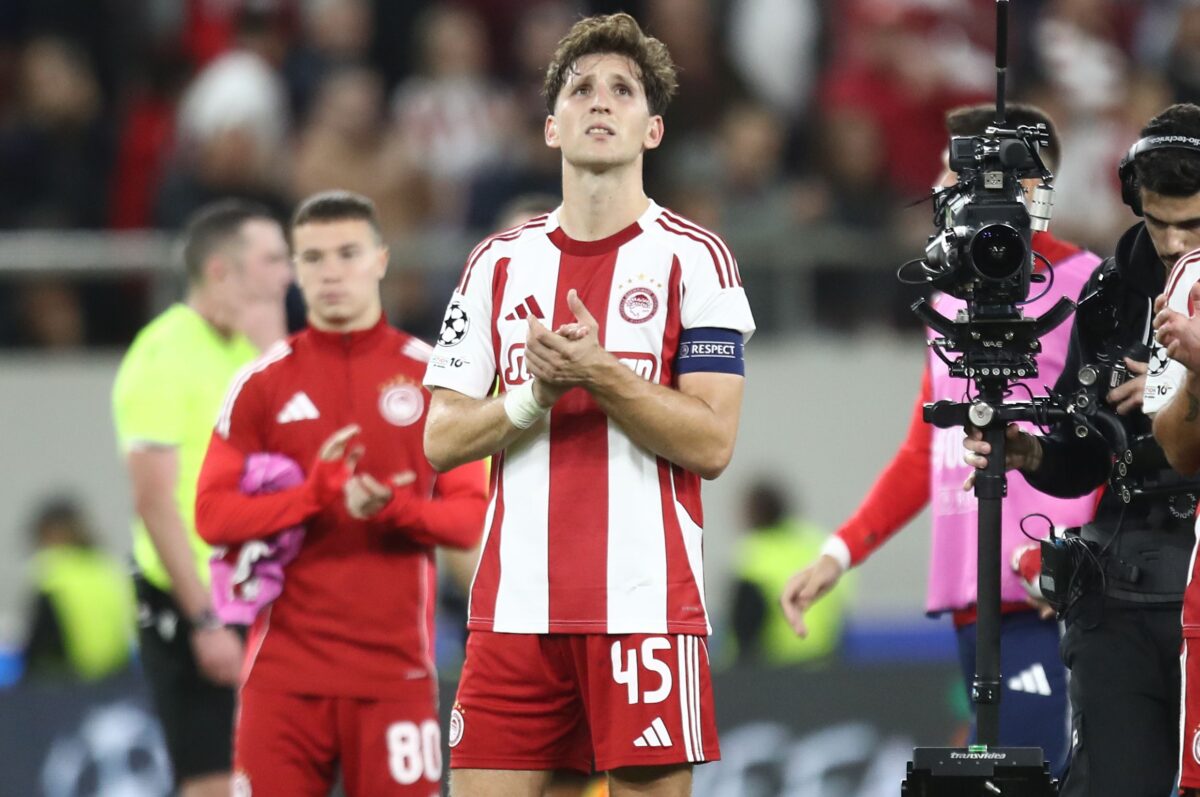 Χειροκρότημα κι αποθέωση στους παίκτες του Ολυμπιακού για την υπερπροσπάθεια κόντρα στη Ρεάλ (gallery)