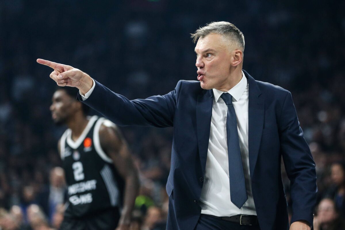 Ένταση στο Βελιγράδι: Η Φενέρμπαχτσε καταγγέλλει προκλητικό πανό των οπαδών της Παρτίζαν