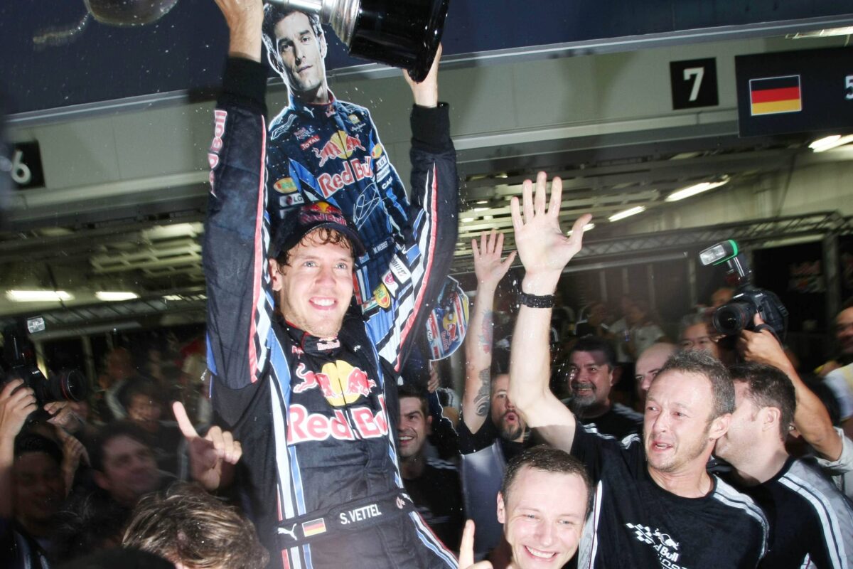 Ο πρώτος τίτλος του Φέτελ δίνει ελπίδα σε Φερστάπεν και Πιάστρι