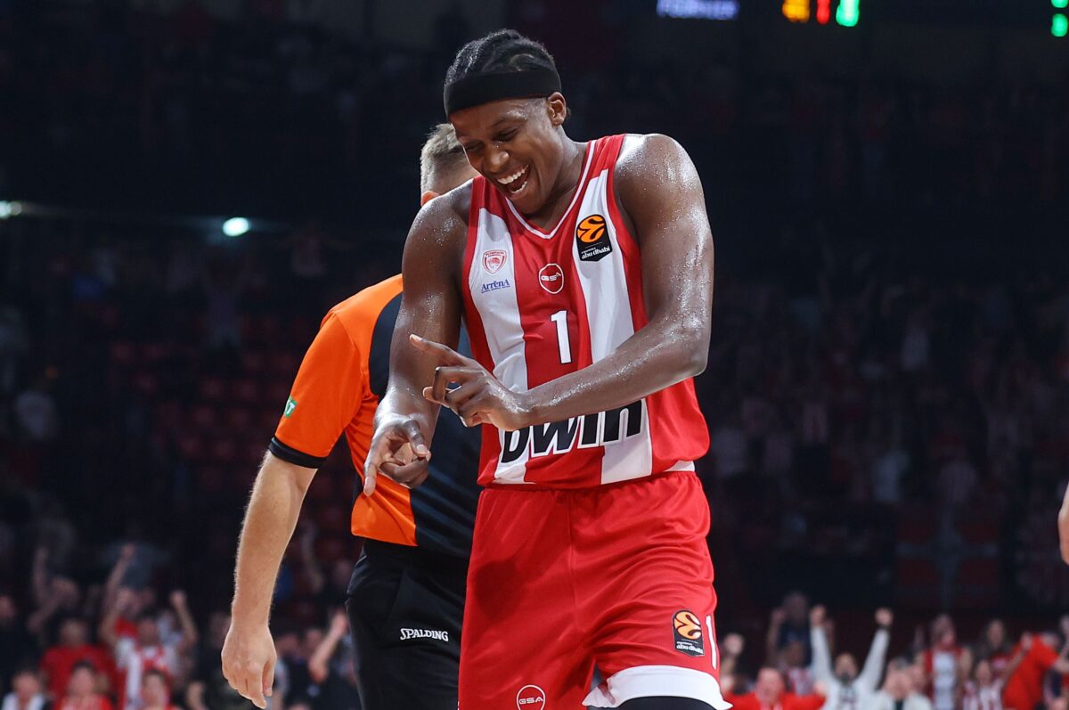 «Απελευθερώθηκαν τα σκυλιά»: Η παρακάμερα Ολυμπιακού για τη νίκη επί της Παρί (vid)