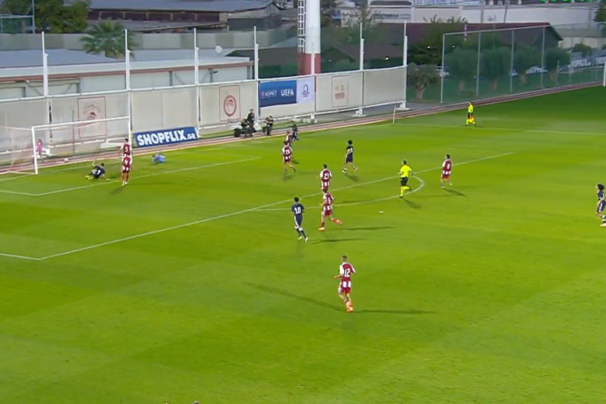 Ο Μπαχάτι με διαγώνιο σουτ έκανε το 0-2 για την Αϊντχόφεν Κ19